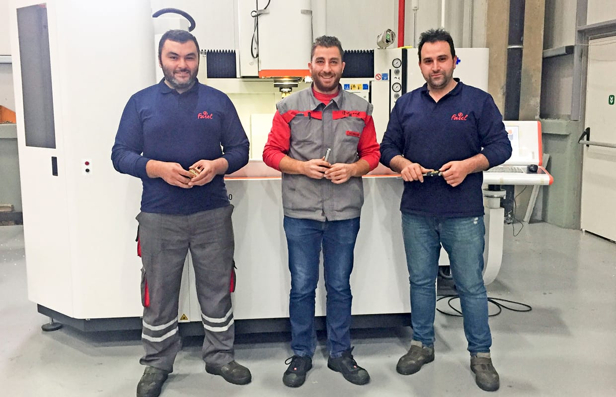 Serkan Toprak auf Werkzeugbau-Mission in der Türkei
